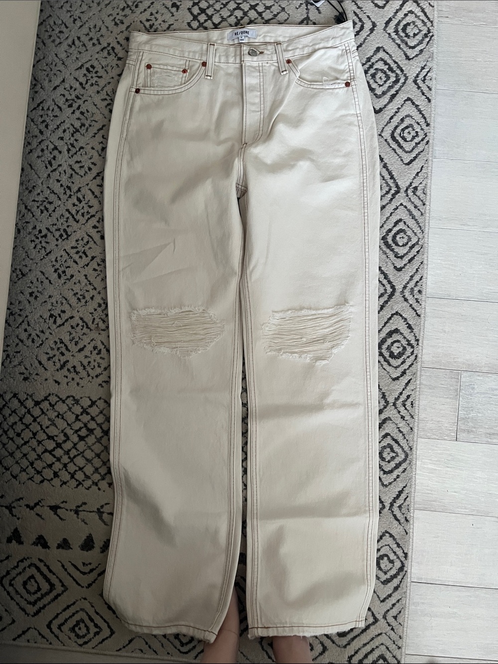 Re/Done Off-White Relaxed Long Jeans with Knee Distressing